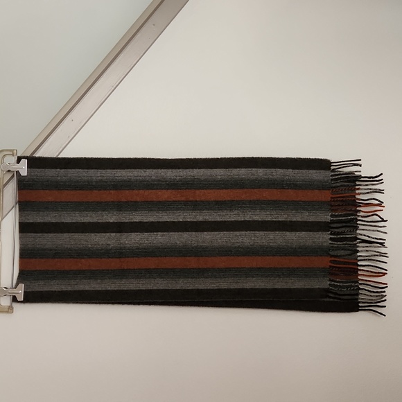 Amicale 100% Cashmere Scarf - Picture 3 of 5